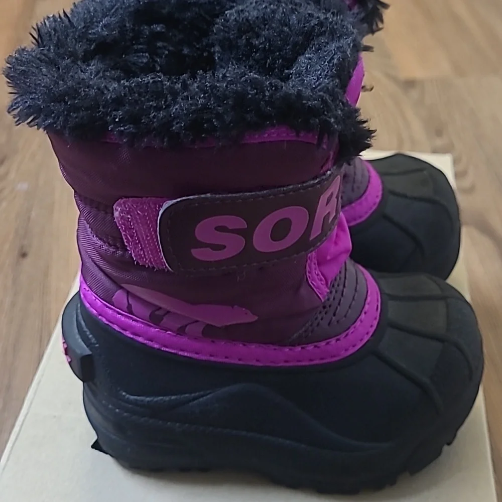 Sorel Kids' Black and Purple Winter Boots used‎ good condition for girl,s.